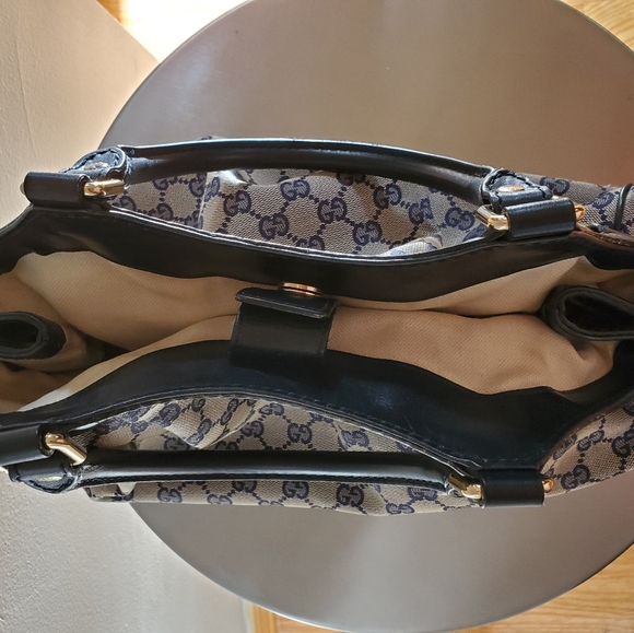 Authentic  Gucci Bag - Picture 2 of 8